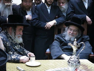 האדמו"ר מויז'ניץ בביקור אצל האדמו"ר מבעלזא