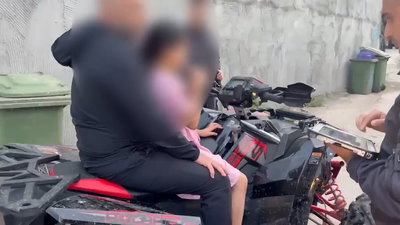 האבא יצא לסיבוב עם הילדה: השוטרים שזיהו אותם עצרו אותו במקום