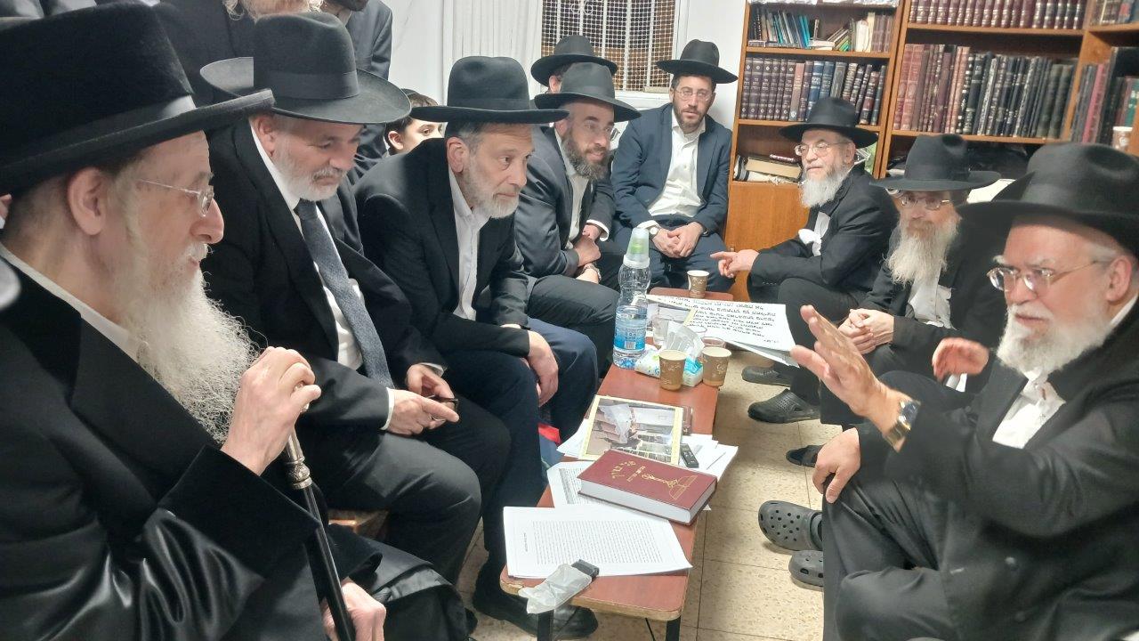 ניחום אבלים בבית אצל בני הגאון רבי אברהם אלטמן זצ''ל