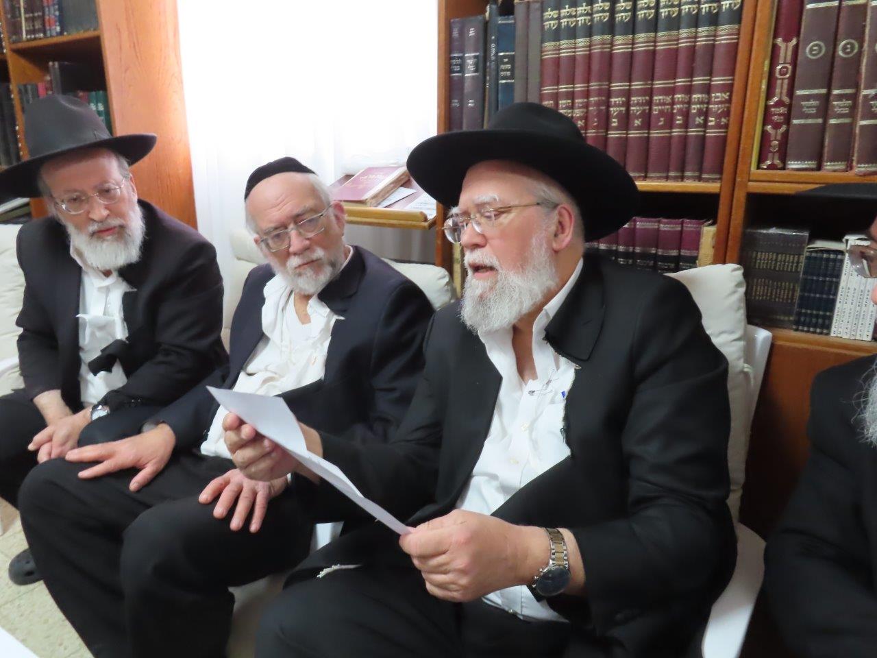 ניחום אבלים בבית אצל בני הגאון רבי אברהם אלטמן זצ''ל