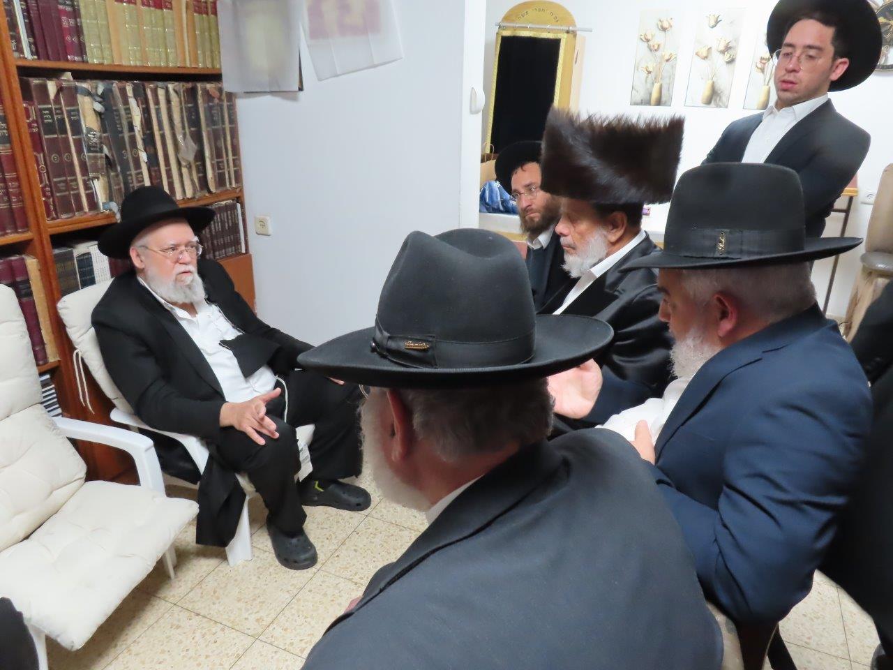 ניחום אבלים בבית אצל בני הגאון רבי אברהם אלטמן זצ''ל