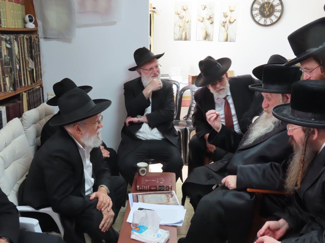 ניחום אבלים בבית אצל בני הגאון רבי אברהם אלטמן זצ''ל