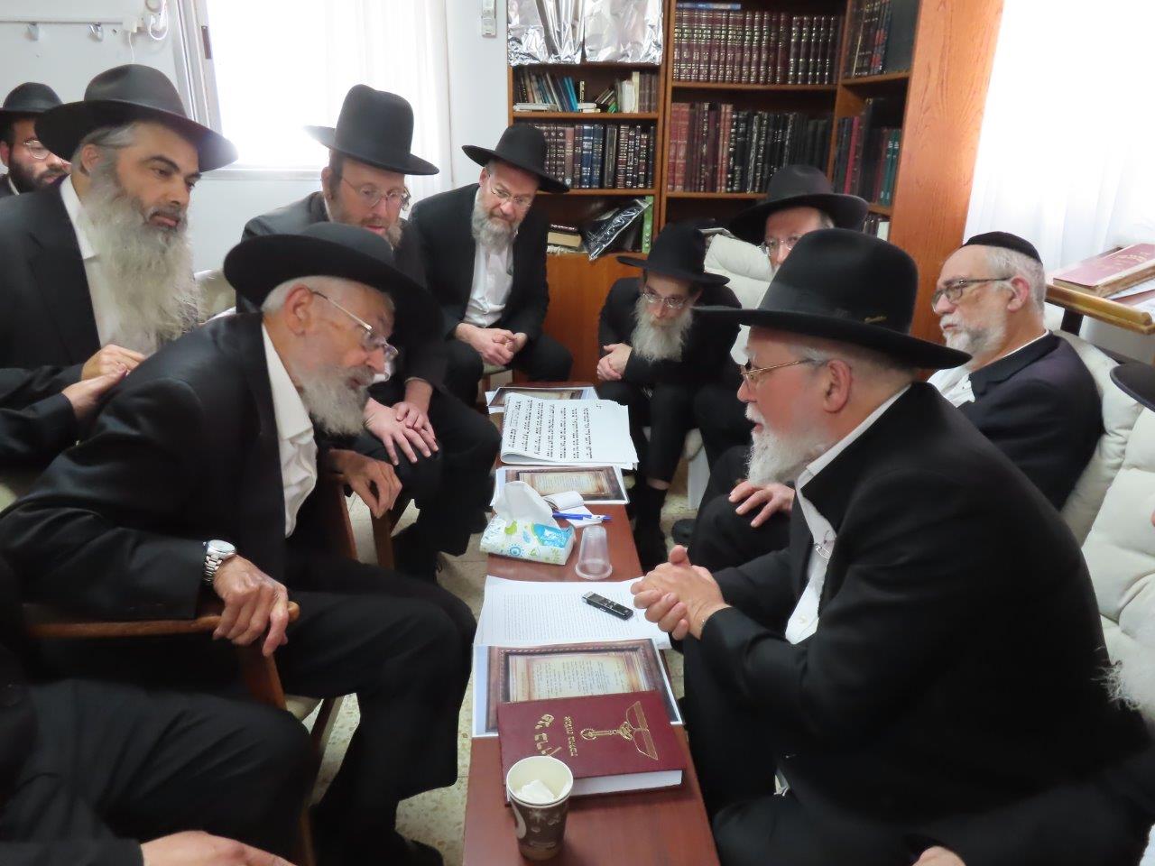 ניחום אבלים בבית אצל בני הגאון רבי אברהם אלטמן זצ''ל