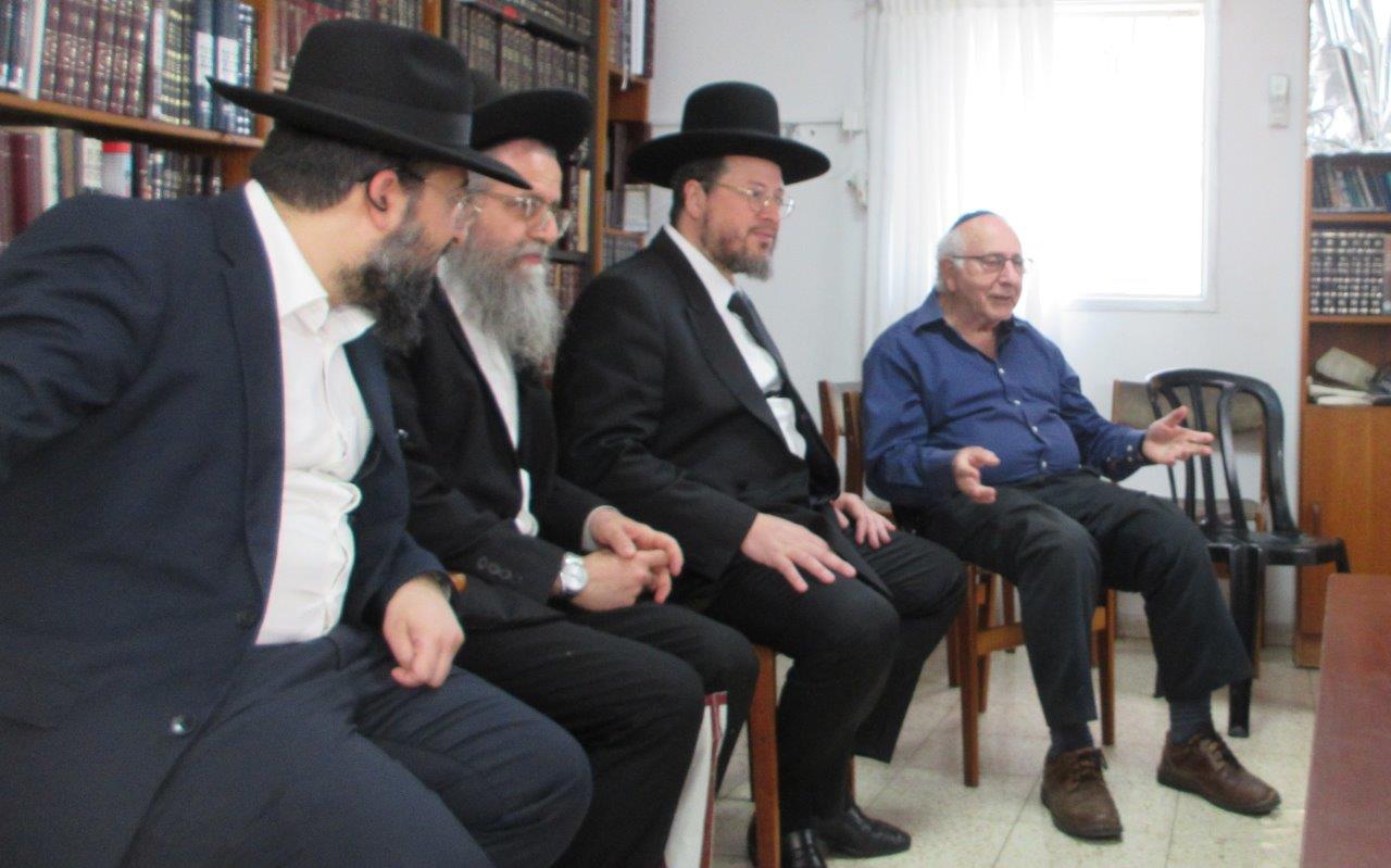 ניחום אבלים בבית אצל בני הגאון רבי אברהם אלטמן זצ''ל