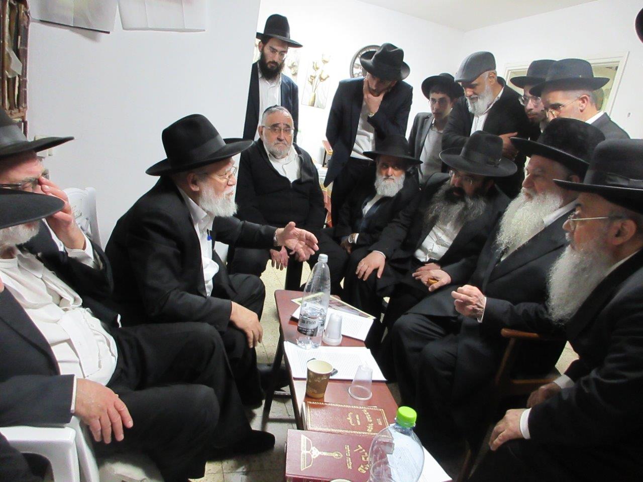 ניחום אבלים בבית אצל בני הגאון רבי אברהם אלטמן זצ''ל