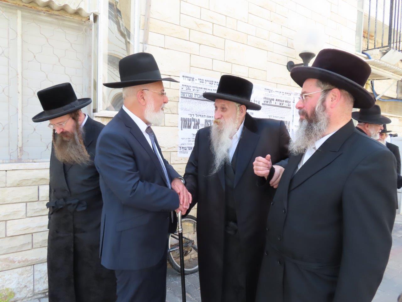 ניחום אבלים בבית אצל בני הגאון רבי אברהם אלטמן זצ''ל