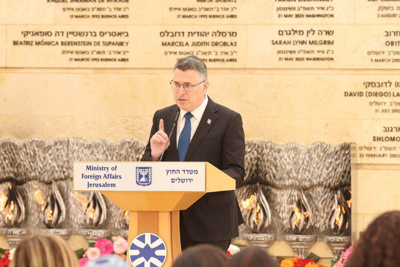 שר החוץ סער בטקס