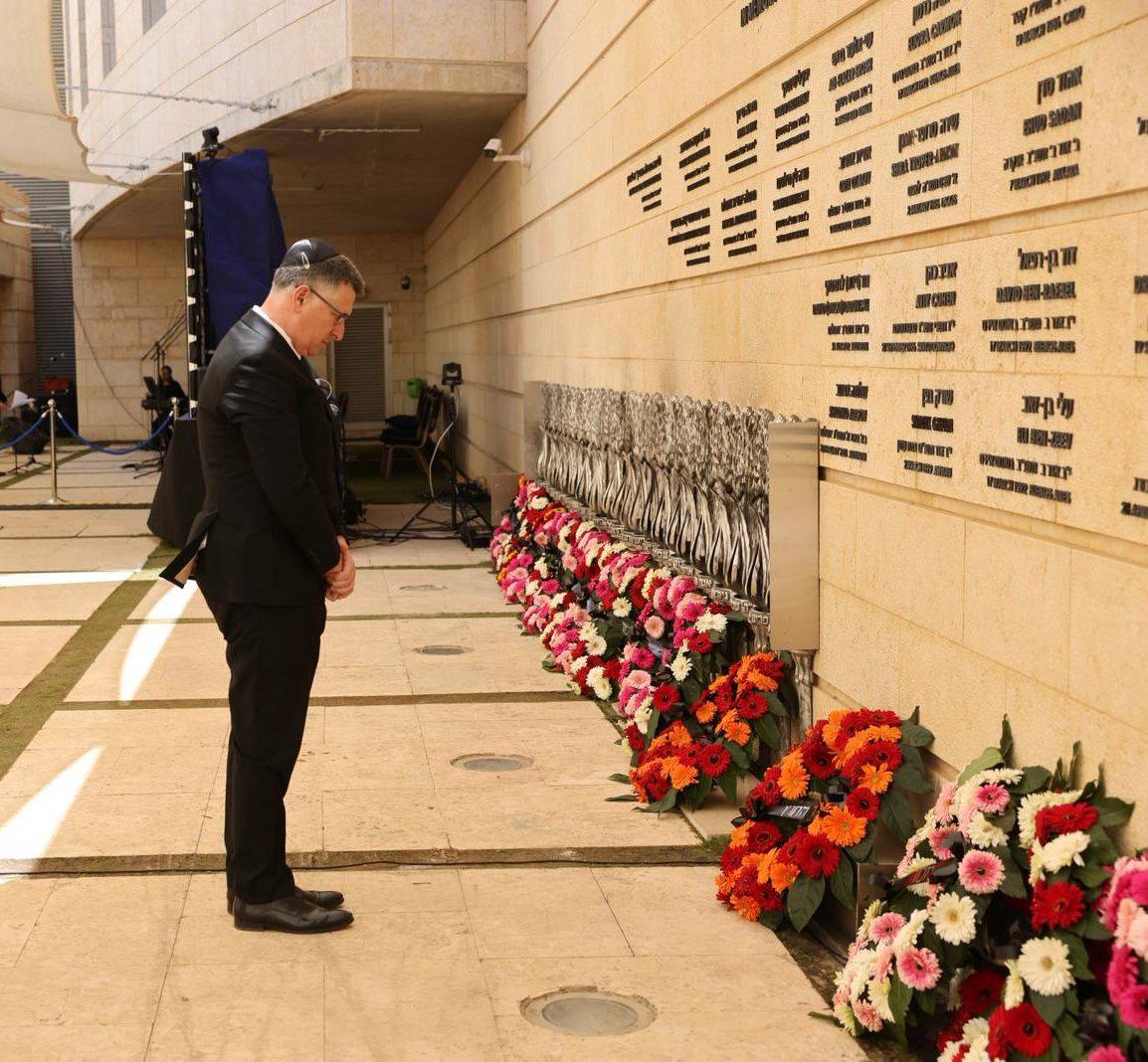 שר החוץ סער בטקס