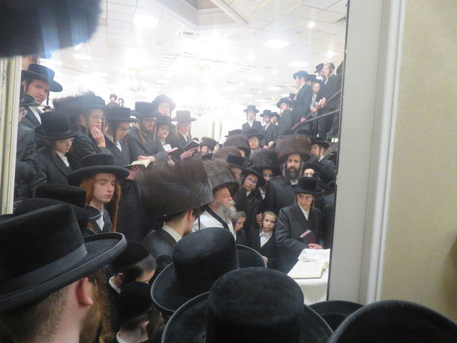 האדמו''ר מקרעטשניף סיגעט ווילאמסבורג בביקור במונורו