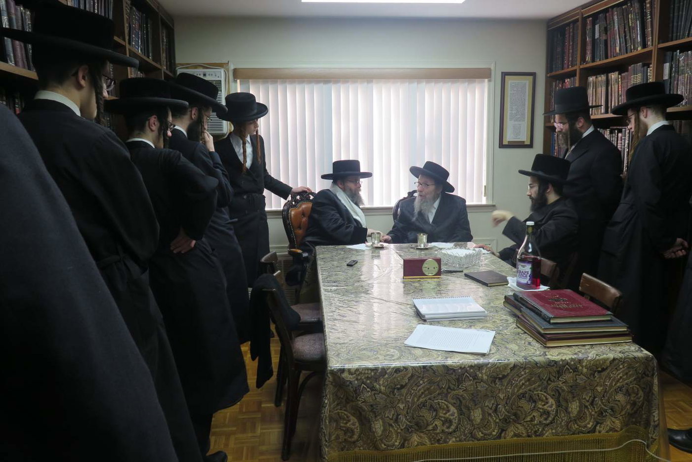 האדמו''ר מקרעטשניף סיגעט בביקור אצל הגר"ג ברקוביץ