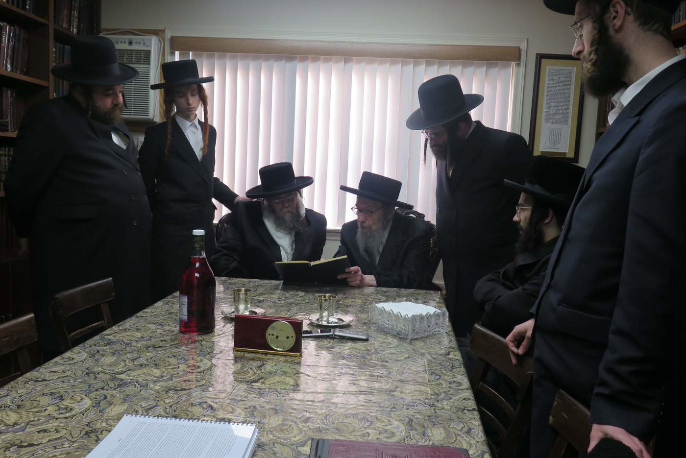 האדמו''ר מקרעטשניף סיגעט בביקור אצל הגר"ג ברקוביץ