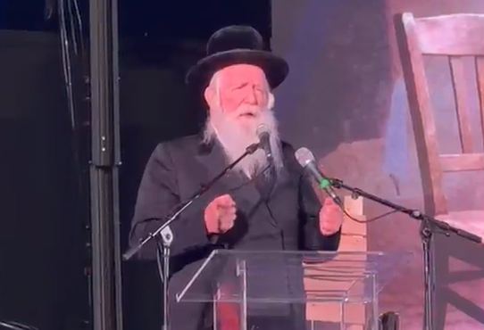 "כדי לשמור על הארץ צריך להיות מחוברים לקב"ה": דברי הרב גרוסמן בטקס יום הזיכרון