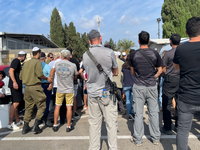 "אל תראו רק את הארבע אמות שלכם": יוסי רבלין זועק מעל קברי שני אחיו | מסע מטלטל ליום הזיכרון