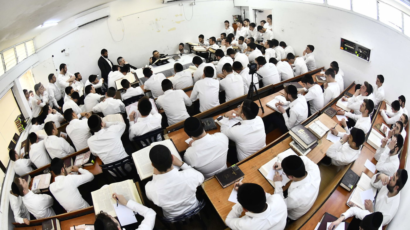 הגאון רבי יצחק הקר בישיבת גרודנא