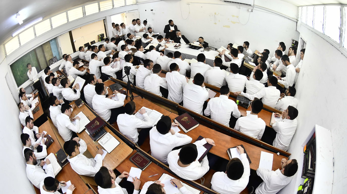 הגאון רבי יצחק הקר בישיבת גרודנא