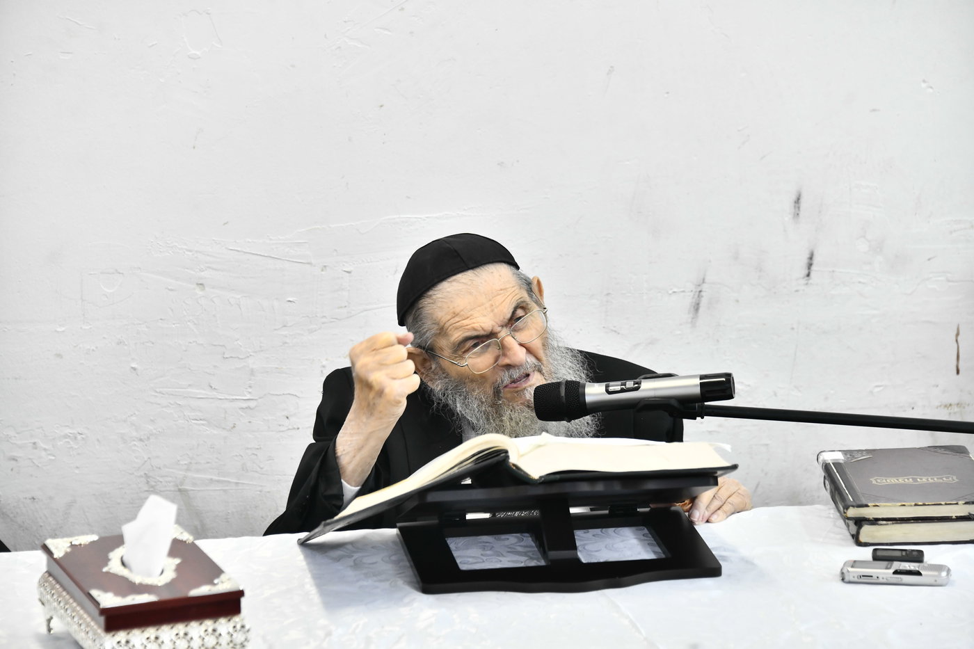 הגאון רבי יצחק הקר בישיבת גרודנא