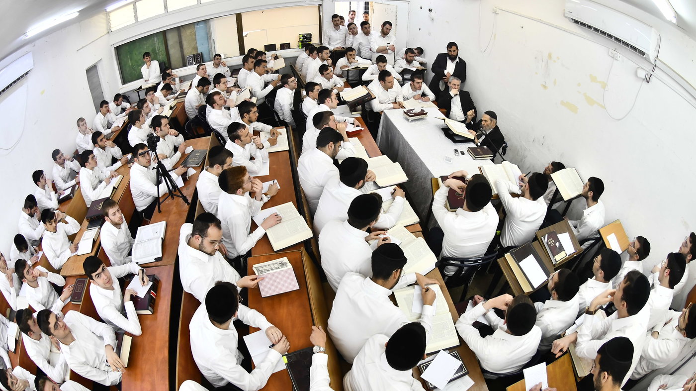 הגאון רבי יצחק הקר בישיבת גרודנא