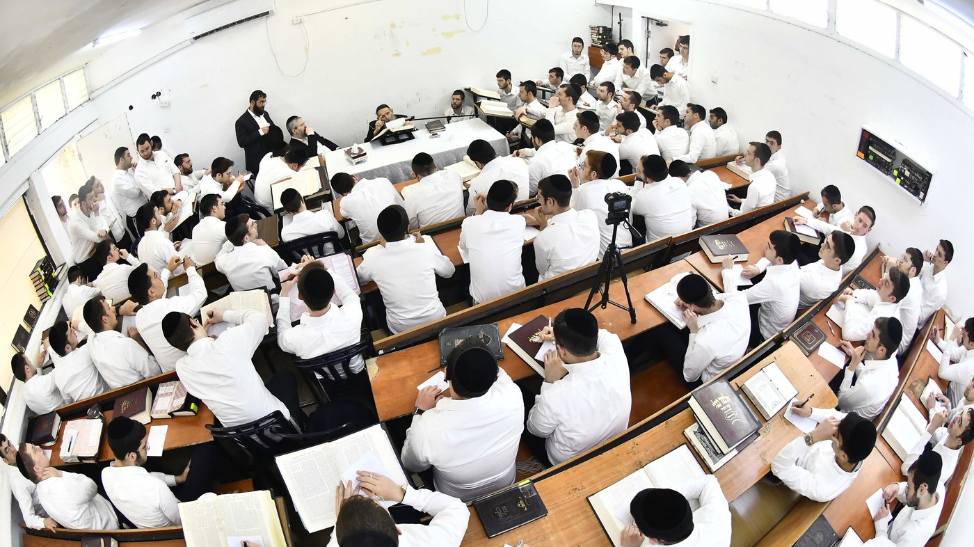 הגאון רבי יצחק הקר בישיבת גרודנא