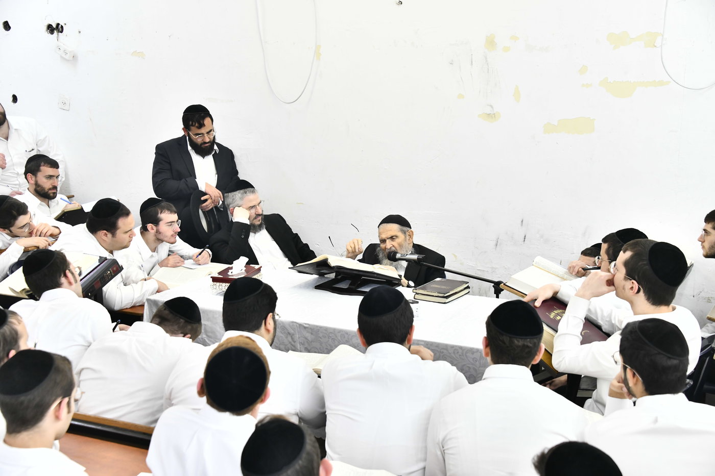 הגאון רבי יצחק הקר בישיבת גרודנא