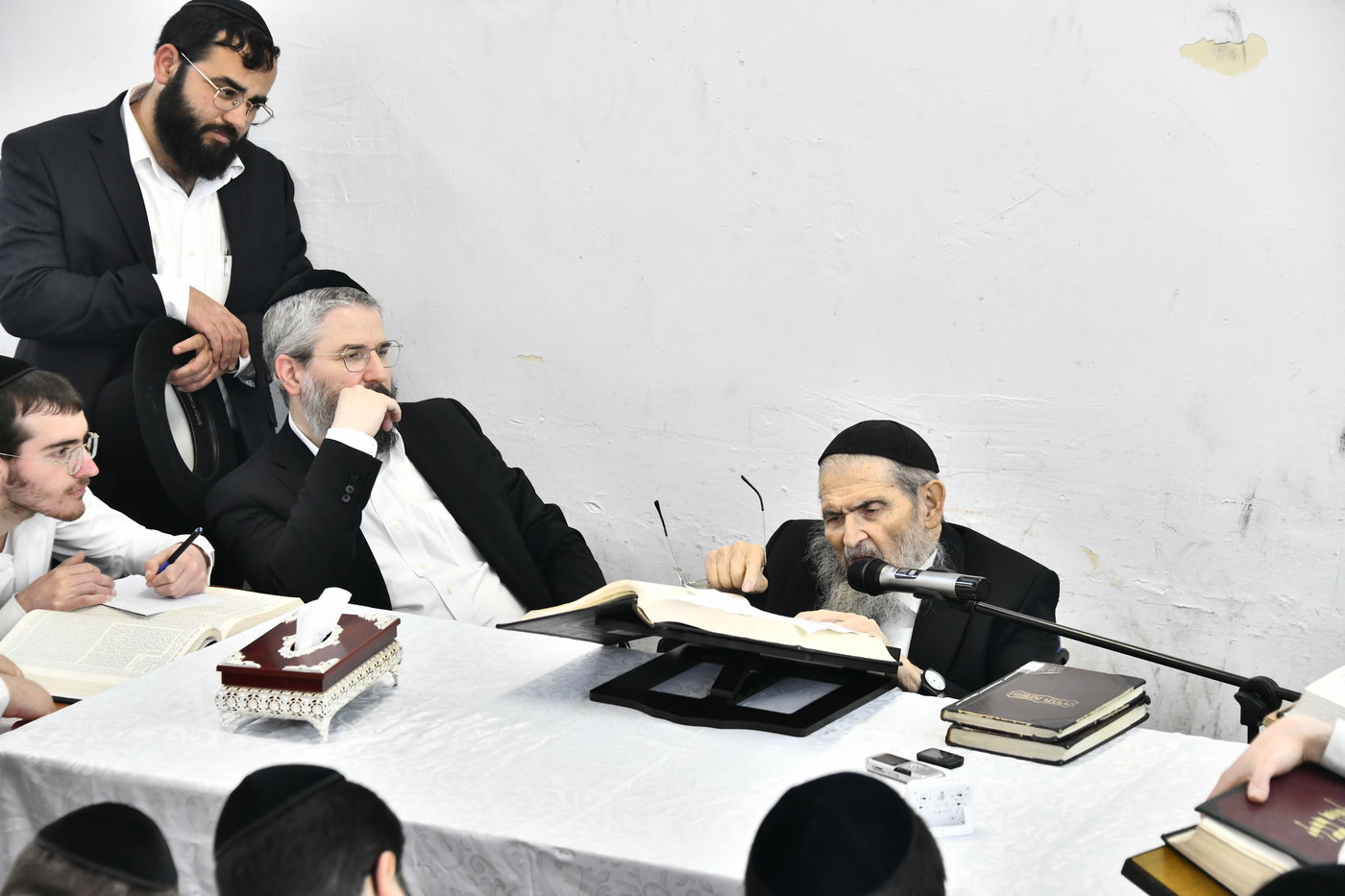 הגאון רבי יצחק הקר בישיבת גרודנא