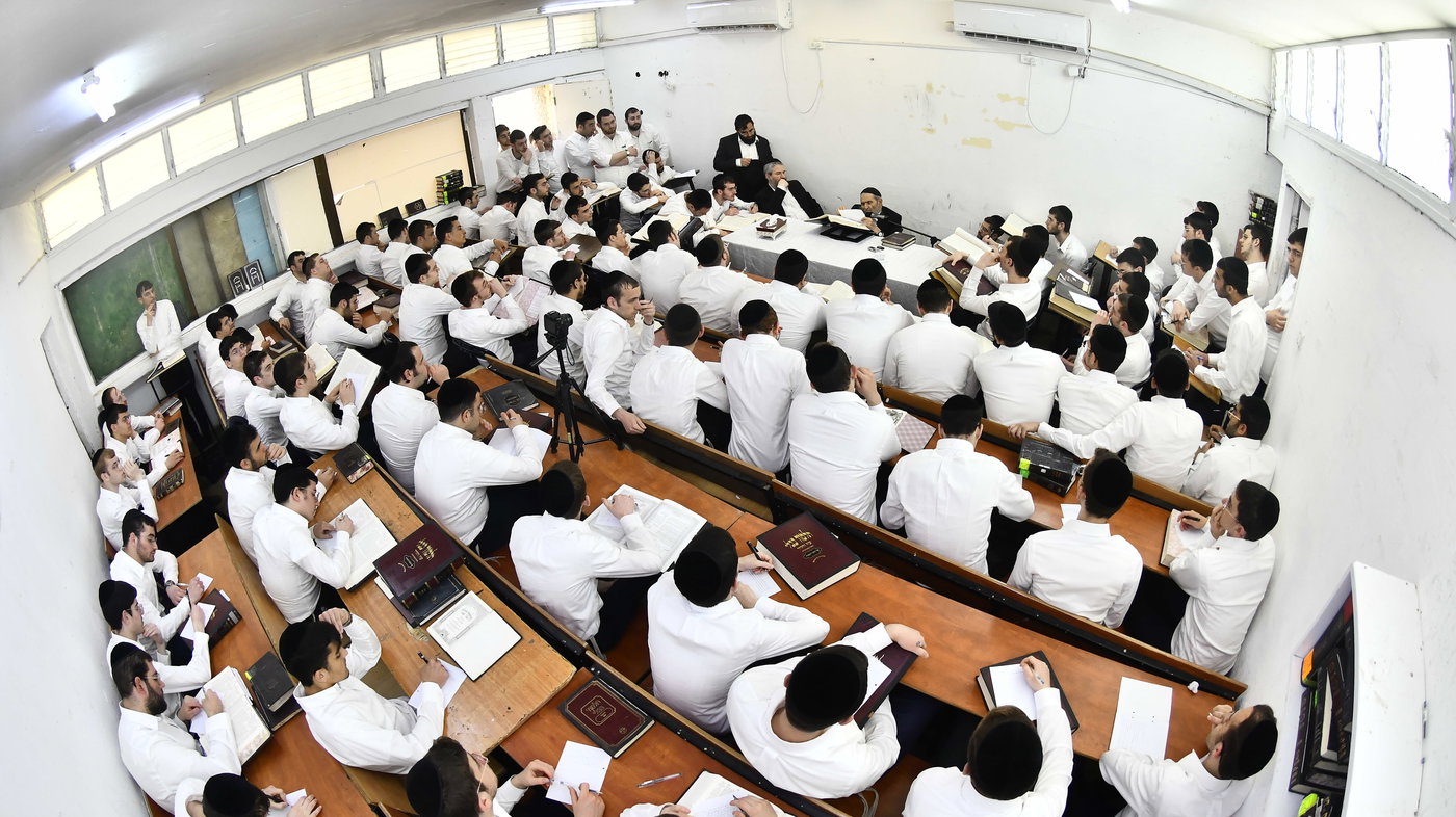 הגאון רבי יצחק הקר בישיבת גרודנא