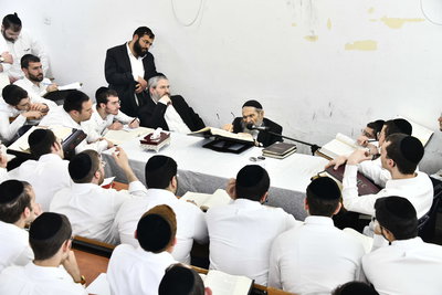 הגאון רבי יצחק הקר בישיבת גרודנא