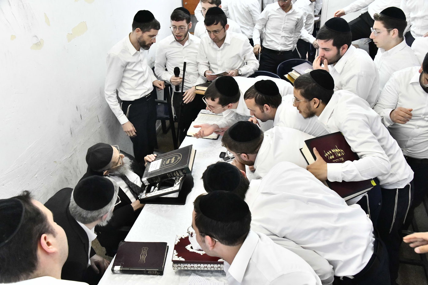 הגאון רבי יצחק הקר בישיבת גרודנא