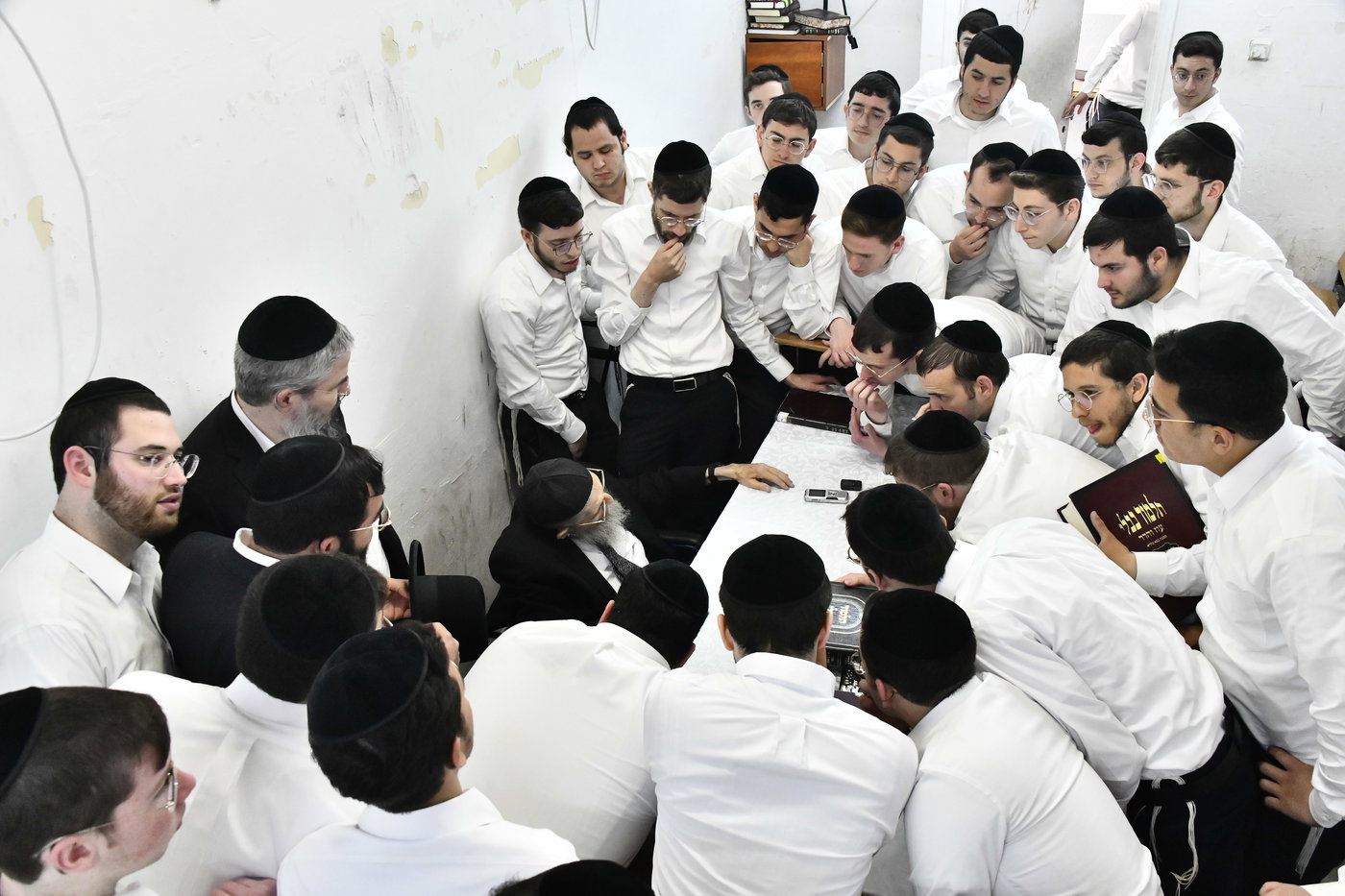 הגאון רבי יצחק הקר בישיבת גרודנא