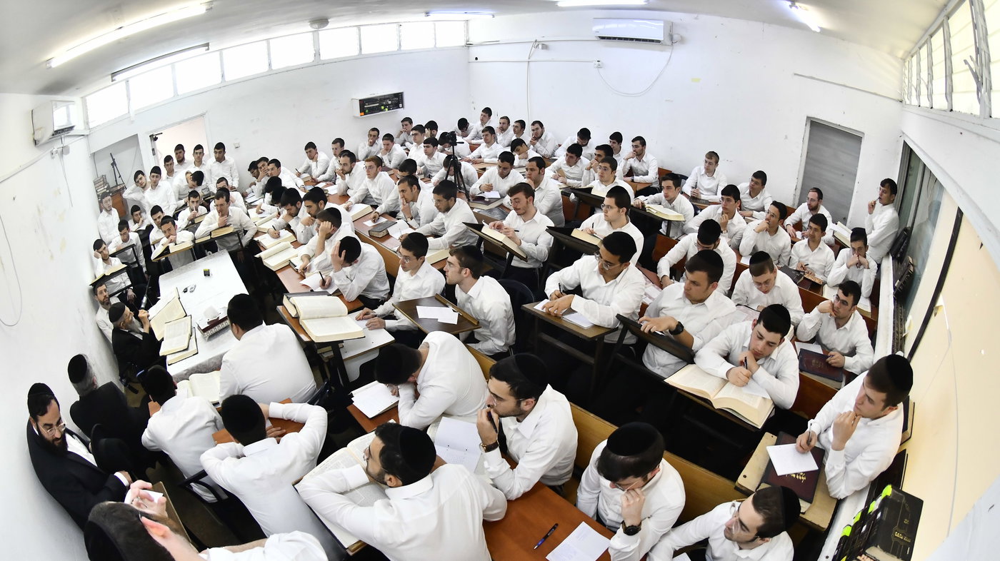 הגאון רבי יצחק הקר בישיבת גרודנא