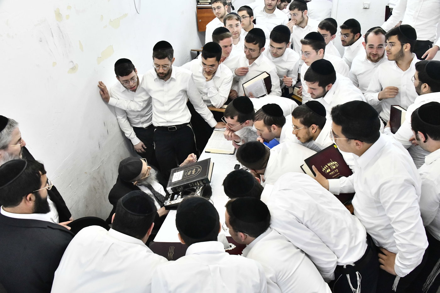 הגאון רבי יצחק הקר בישיבת גרודנא