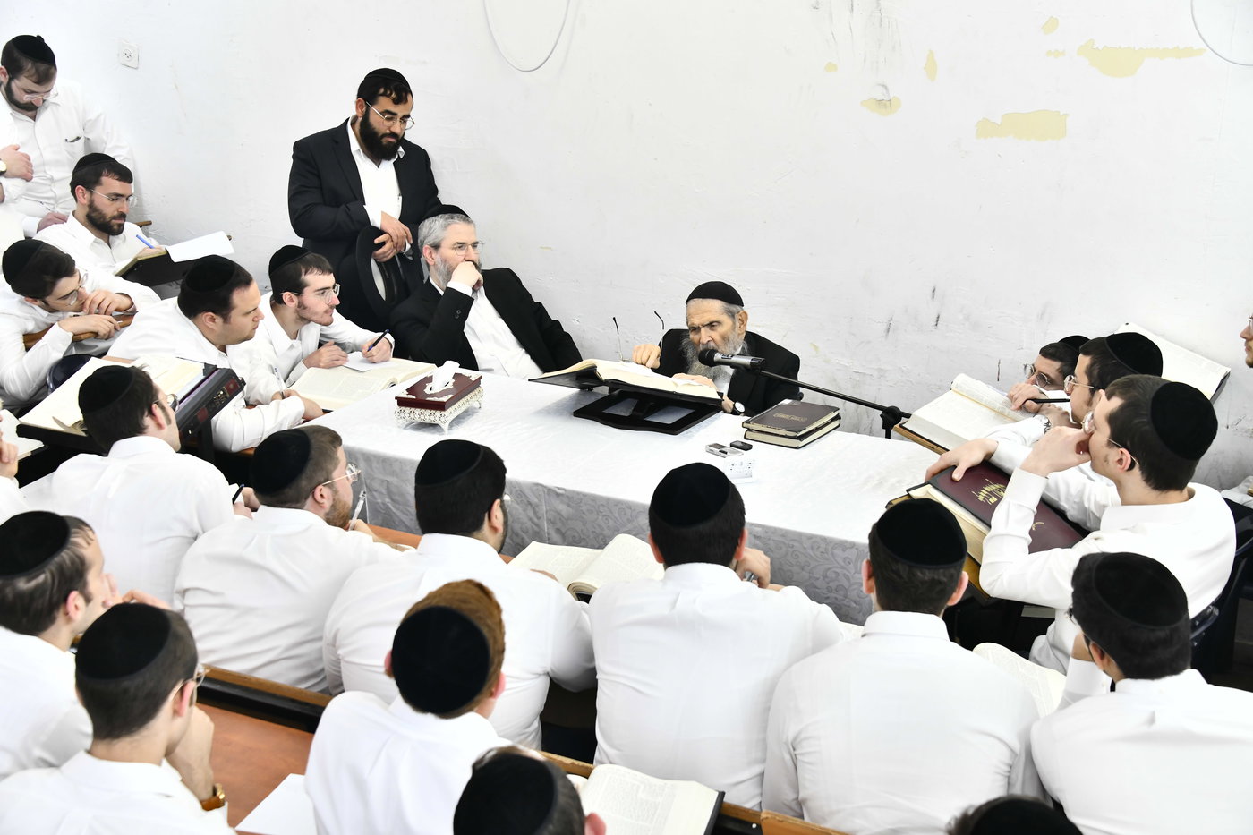 הגאון רבי יצחק הקר בישיבת גרודנא