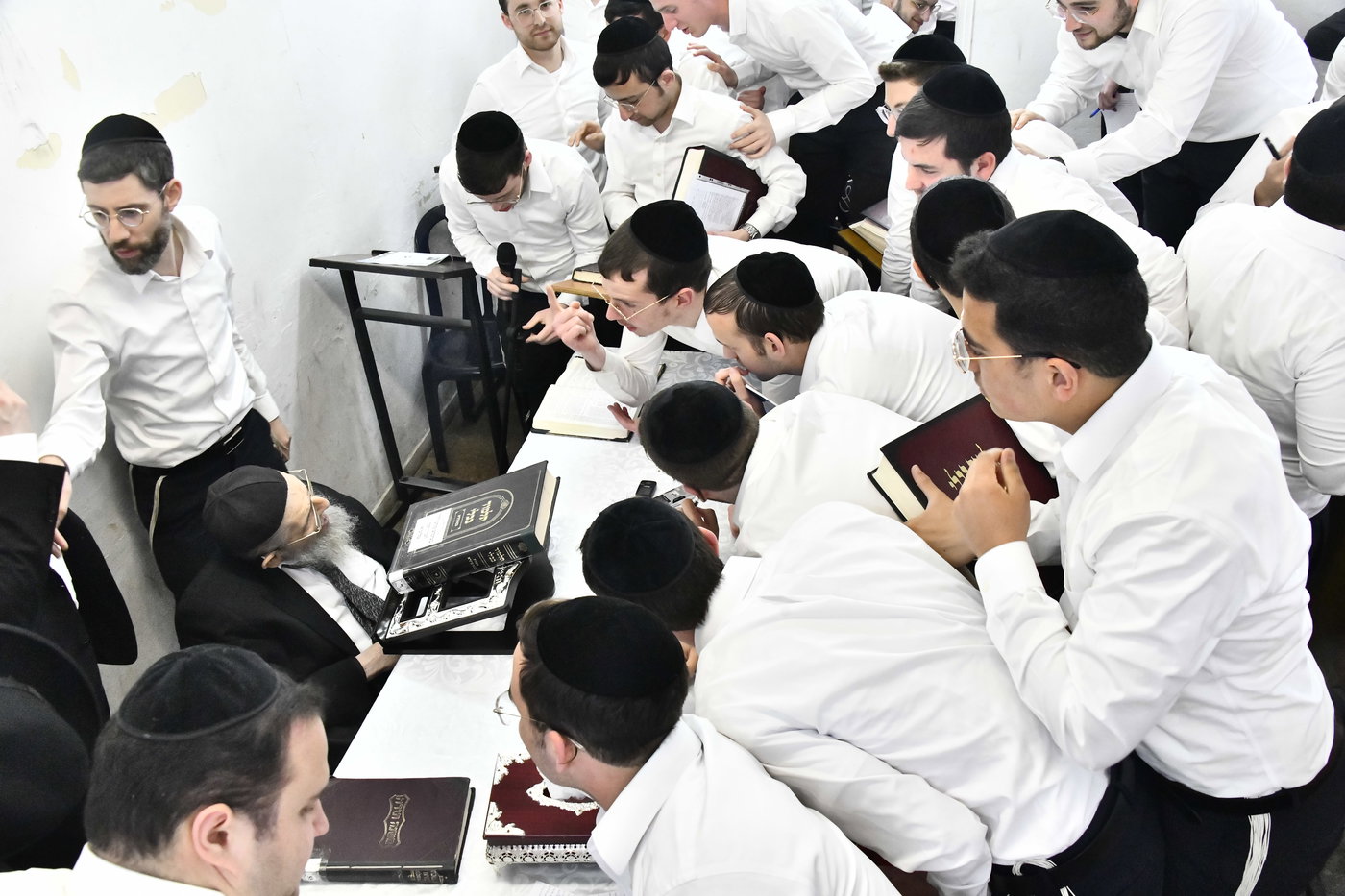 הגאון רבי יצחק הקר בישיבת גרודנא