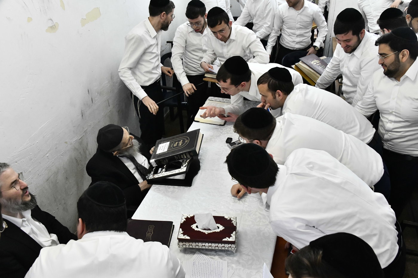 הגאון רבי יצחק הקר בישיבת גרודנא