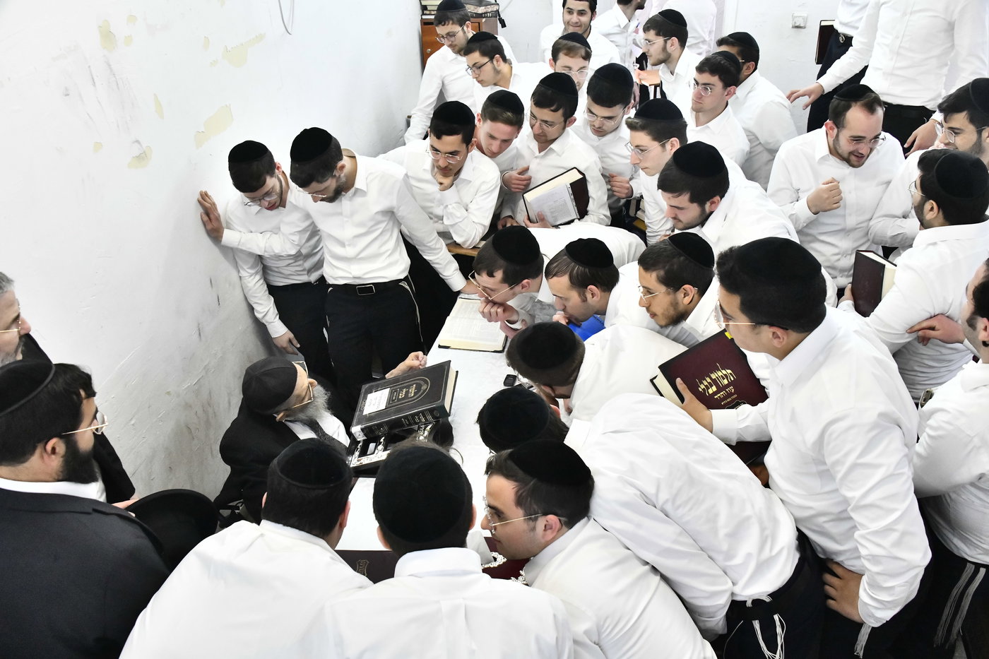 הגאון רבי יצחק הקר בישיבת גרודנא