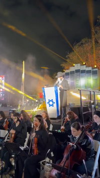 "הלב נשבר": האב ששכל 3 ילדים במלחמה - פרץ בבכי מול הקהל