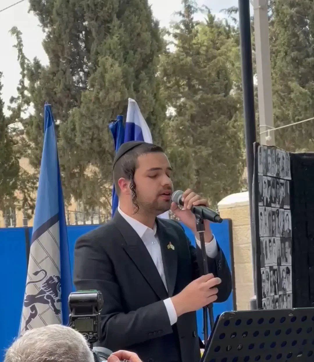 מוטי כהן מרגש בשירתו