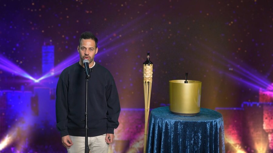 עמרי פלד מעלה את "משואת הנתינה וההקשבה"