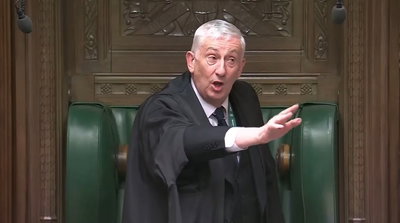 מהומה והלם בפרלמנט: קראה לראש הממשלה "שקרן" - והוצאה מהמליאה | צפו 