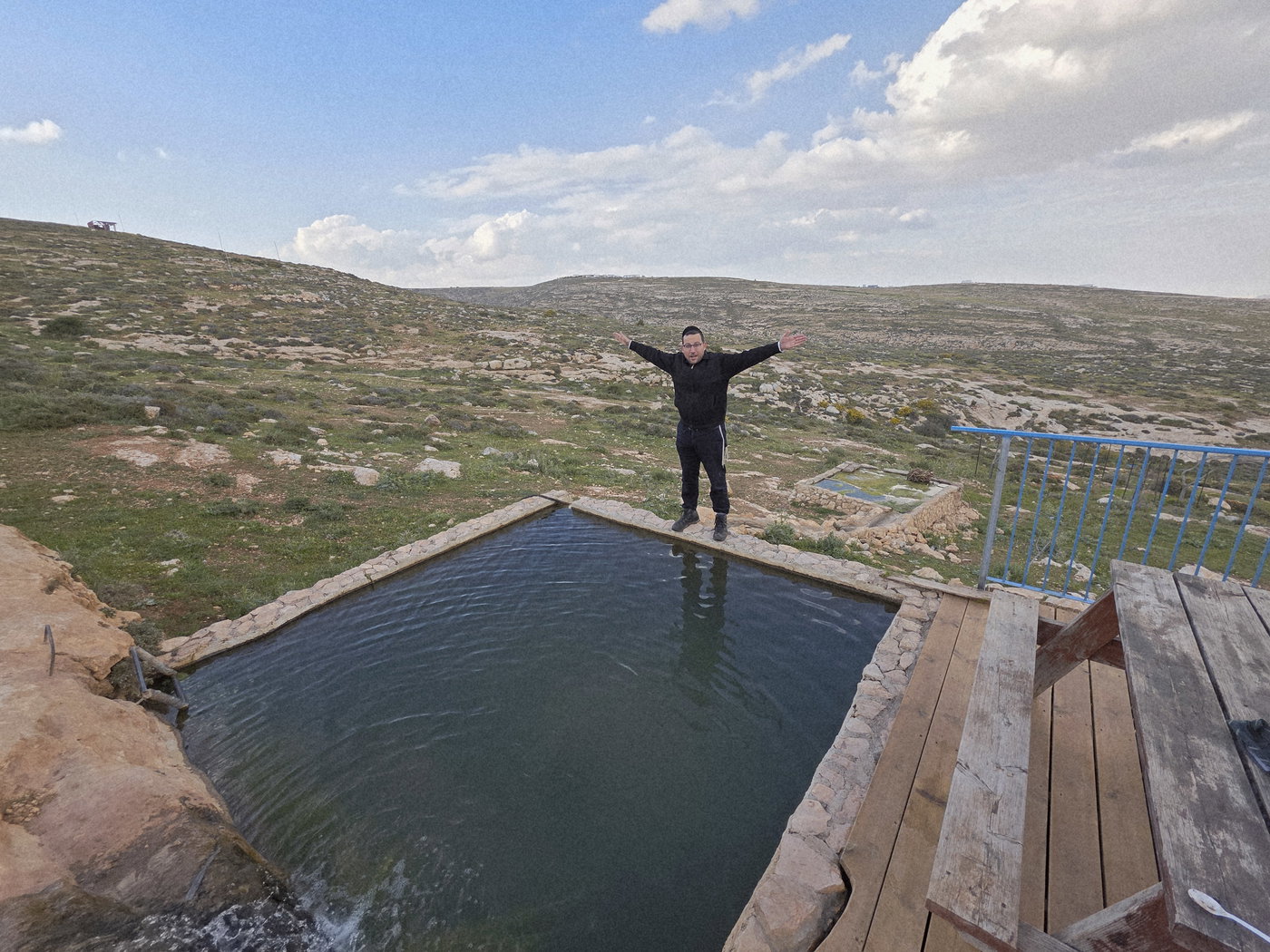ישראל שפירא מטייל בגוש עציון