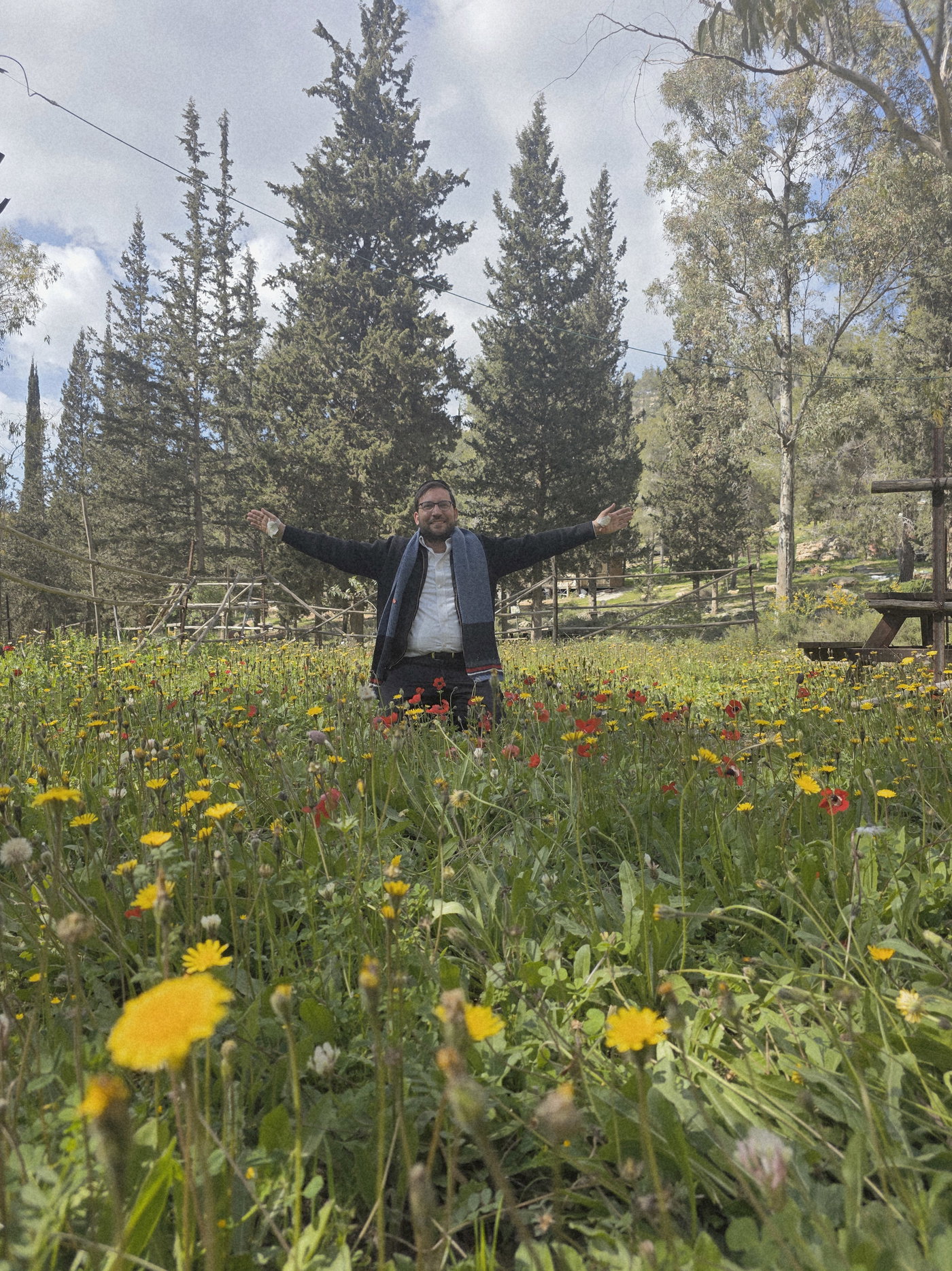 ישראל שפירא מטייל בגוש עציון