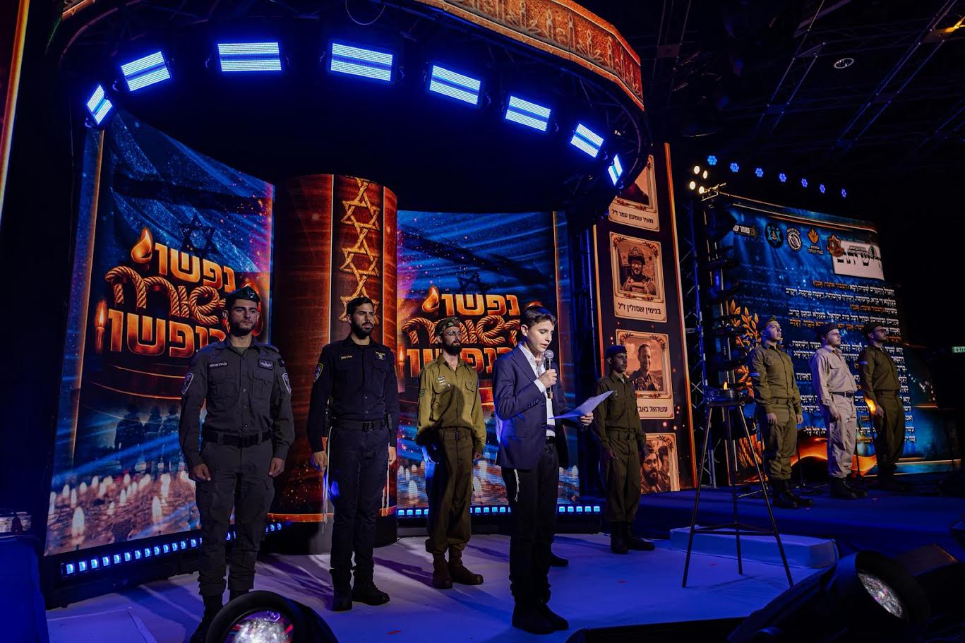 הראל ארלנגר, בנו של רס"ר נחמיה ארלנגר ז"ל, בוגר המסלולים החרדיים בצה"ל, באמירת "קדיש"