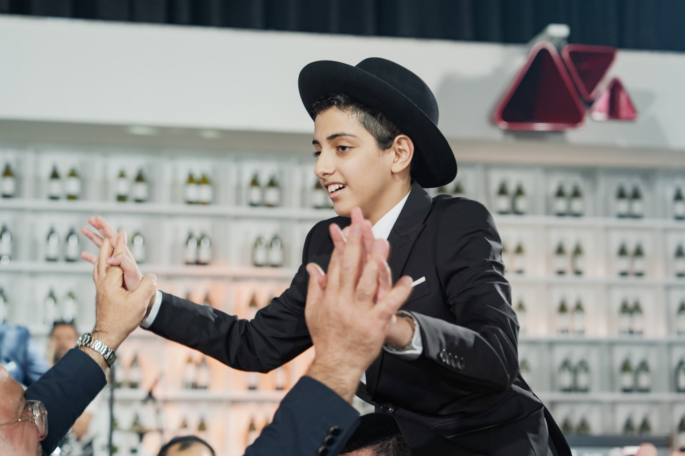 אביעד גיל חגג בר מצווה לבנו הבכור