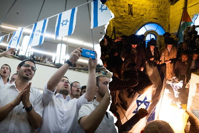 נטורי קרתא מול מרכז הרב | ארכיון