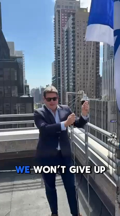 מניף את הדגל