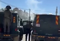 עשן ופיצוצים: תיעוד דרמטי של הסתערות לוחמי מג"ב על הכפר העוין