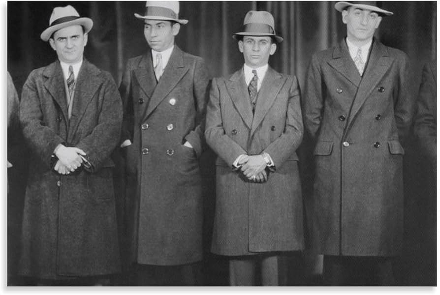 מאייר לנסקי לצד צ'ארלס לאקי לוצ'יאנו - ממייסדי המאפייה הניו יורקית 