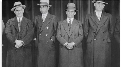 מאייר לנסקי לצד צ'ארלס לאקי לוצ'יאנו - ממייסדי המאפייה הניו יורקית 