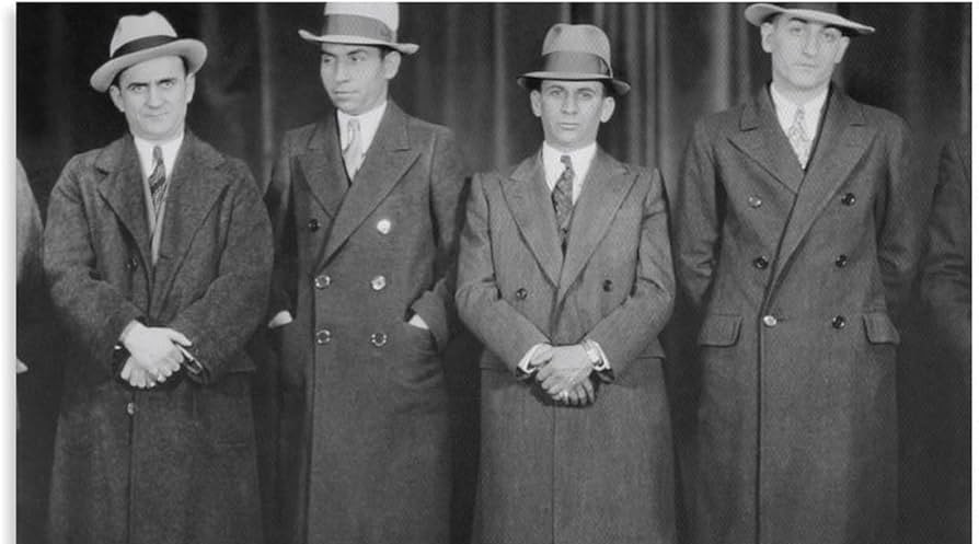 מאייר לנסקי לצד צ'ארלס לאקי לוצ'יאנו - ממייסדי המאפייה הניו יורקית 