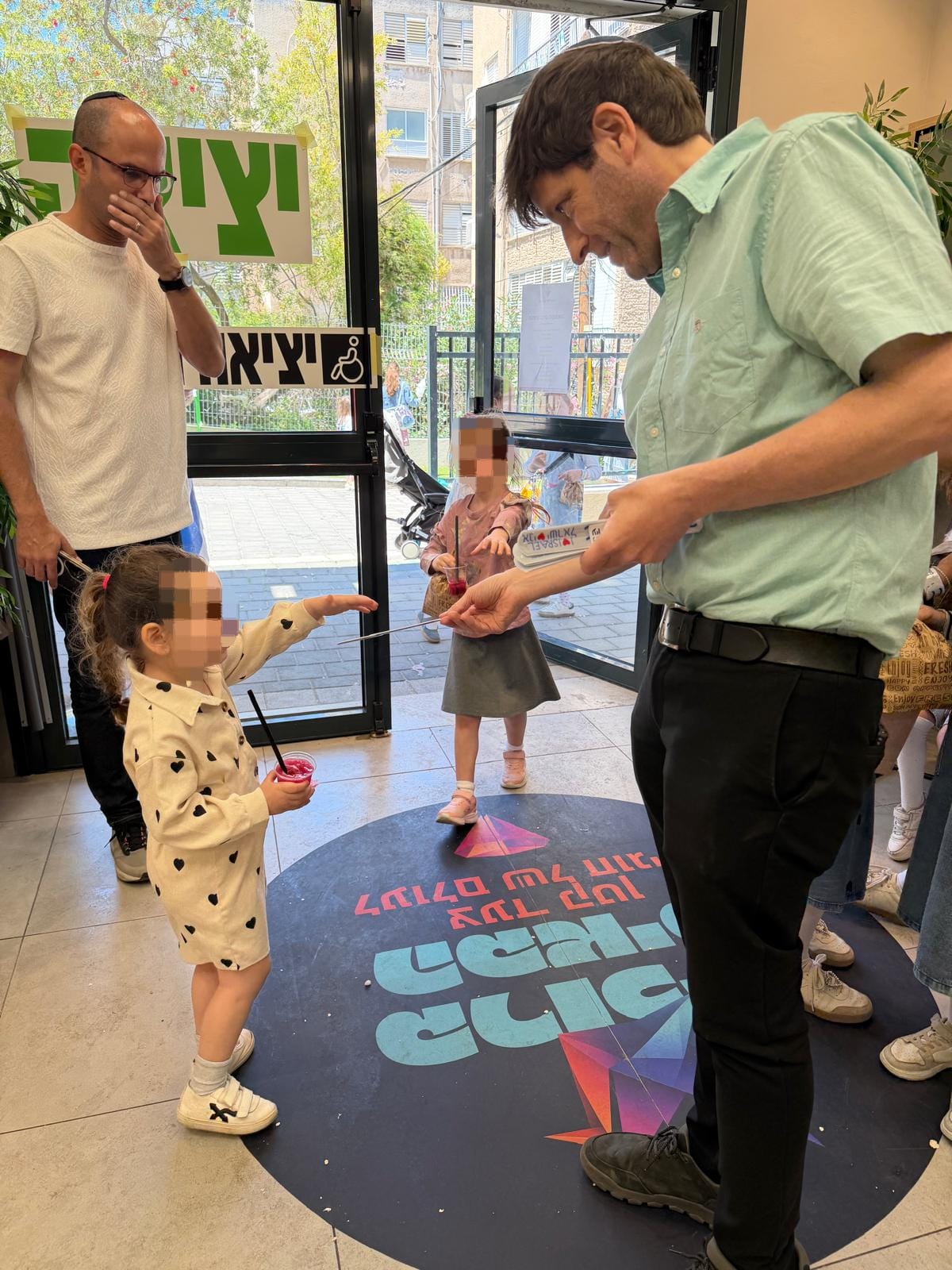 אילי ההון והנשיא באירוע סגור | 'זופניק בכיכר' עם כל התמונות, הנייעס והחשיפות של השבוע