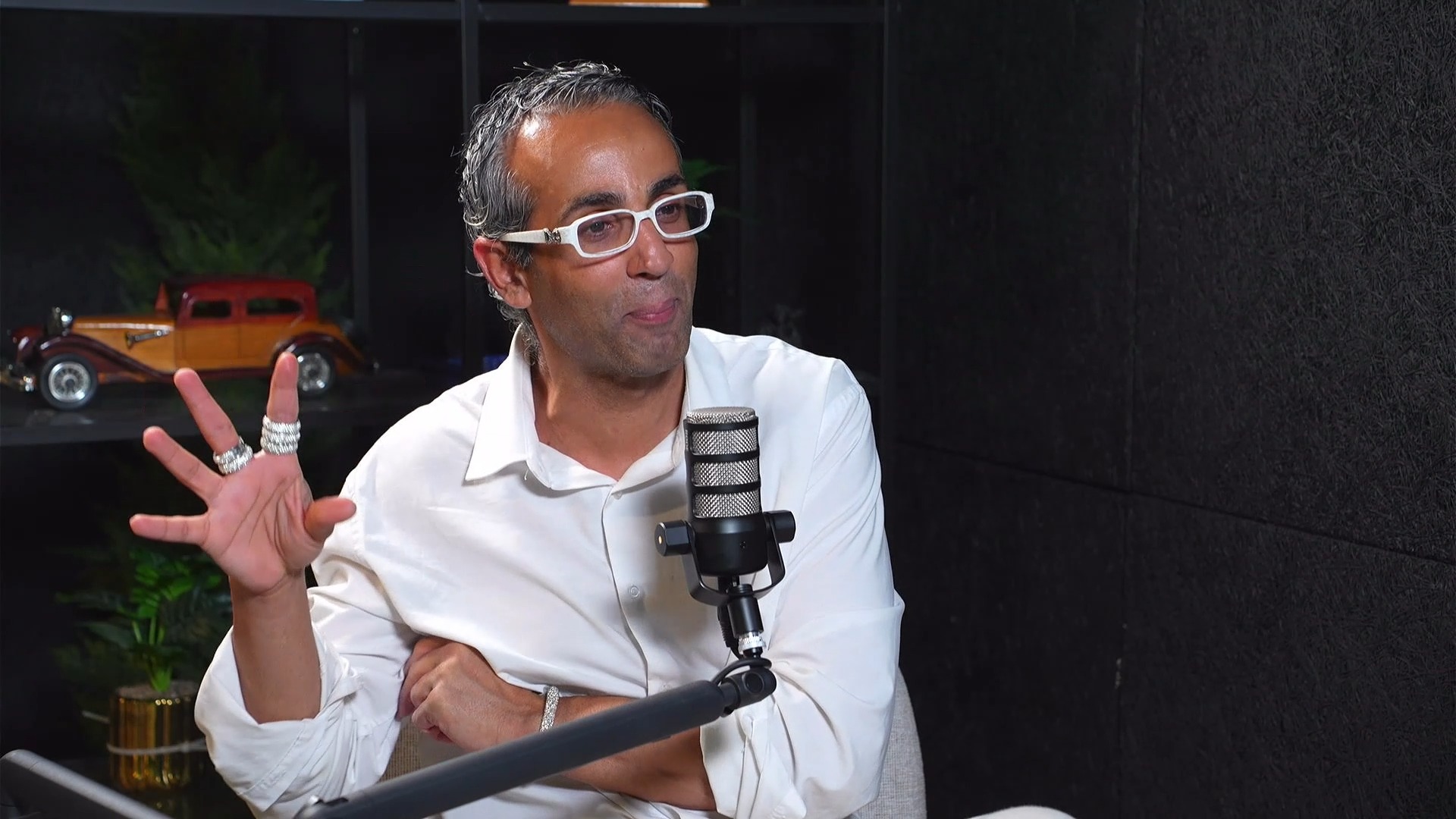 תומר "משקף לבן" בריאיון לאלי גוטהלף בכיכר FM